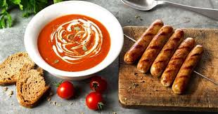 Pikante Sangrita Tomatensuppe Mit Vegetarischer Bratwurst In 2020 Food Recipes Cravings