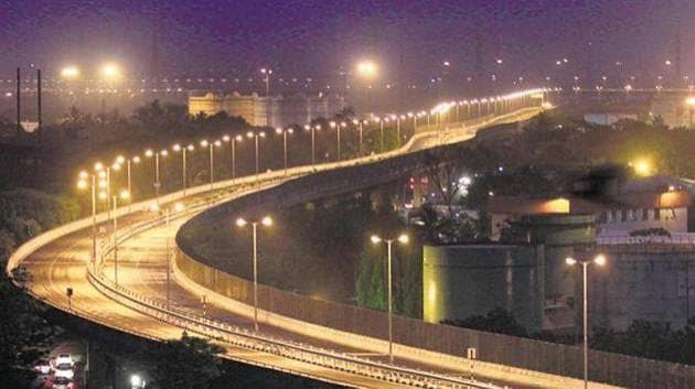 Railway corridors in way of extension work of Mumbai's Eastern Freeway | Mumbai news