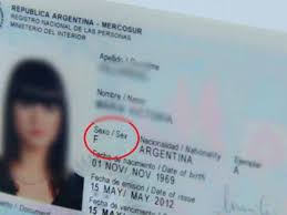 Una persona autista que aprende sobre identidades no binarias de su amigo no binario ripley lennox (ki griffin). 3hpkgrzwzbzlum