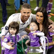 Sergio ramos the late summer look. Sergio Ramos Heiratet Und Bucht Sich Fur Eine Million Euro Ac Dc Als Band Stern De