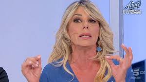 Uomini e Donne: Gemma manda a casa Valerio, Aurora smaschera Matteo e Maria  svela l'identità della talpa