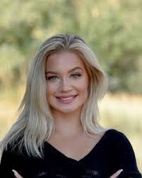 Amanda Oldham's Instagram, Twitter & Facebook