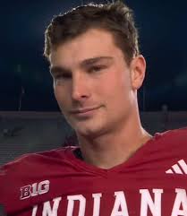 Mendoza Leads #iufb 31 7 over Wisconsin