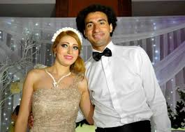 بعد سلسلة طويلة من الجراحات التي أجرتها الفنانة حورية فرغلي في الولايات المتحدة الأميركية لعلاج أنفها، فقد أمضت الأخيرة أكثر من شهرين لإنهاء الجراحات الدقيقة. ØµÙˆØ± Ø²ÙˆØ¬Ø© Ø¹Ù„Ù‰ Ø±Ø¨ÙŠØ¹ ØªÙ„ØºÙŠ Ù…ØªØ§Ø¨Ø¹ØªÙ‡ Ø¹Ù„Ù‰ Ø§Ù†Ø³ØªÙ‚Ø±Ø§Ù… Ø¨Ø¹Ø¯ ØªØµØ±ÙŠØ­ Ø·Ù„Ø§Ù‚Ù‡Ù…Ø§ Ù…Ø´Ø§Ù‡ÙŠØ±