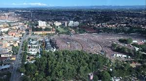 5 la gente non sei tu. Vasco Rossi A Modena Park I Numeri Del Record 225 Mila Al Concerto 51 Mila Al Cinema Spettakolo It