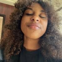 Kiara Simmons's Instagram, Twitter & Facebook