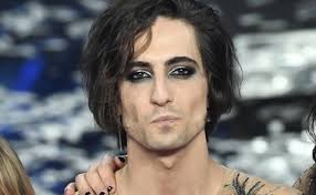 I maneskin they win theeurovision song contest in rotterdam overturning the outcome of the televoting with the popular jury. Damiano Dei Maneskin La Clamorosa Indiscrezione Pare Che Alba Parietti Capito Il Ragazzino Libero Quotidiano