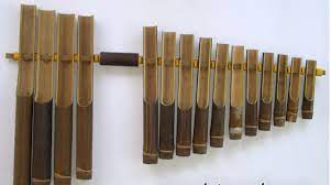 Alat musik tradisional jawa barat selanjutnya adalah jenglong yang terbuat dari kayu dan juga logam besi atau kuningan yang disusun dan diikatkan mennggunakan tali. 10 Alat Musik Tradisional Jawa Barat Yang Populer Bukareview
