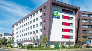 Das holiday inn stuttgart überblickt den garten und verfügt über zimmer mit einer klimaanlage, einem persönlichen safe und einem sofa. Holiday Inn Express Bremen Airport Success Hotel Group