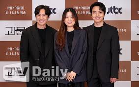 '괴물' 김수진 작가는 13일 경기도 일산 킨텍스에서 열린 제57회 백상예술대상에서 tv부문 극본상을 거머쥐었다. Tdí¬í†  ì‹ í•˜ê·  ì—¬ì§„êµ¬ ì‹¬ë‚˜ì—° ì—°ì¶œê³¼ í•¨ê»˜ ë„¤ì´íŠ¸ë‰´ìŠ¤