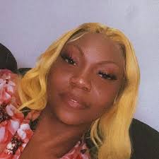 I snuck ah Picture of her feet she thought I was taking Random picture Sad  part she don't even kno.. I'm Finn have Bro pick me up Asap😭😭