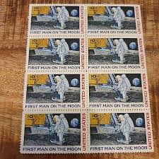 Of the 21 hours and 36 minutes spent on the moons surface, armstrong and aldrin spent 2.5 hours outside the module collecting data, setting up experiments and taking pictures. Briefmarken Sammelobjekte Zustand Neu Willhaben