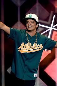 Peter gene hernandez (born october 8, 1985), known professionally as bruno mars, is an american singer, songwriter, record producer, musician, and dancer. Bruno Mars Starportrat News Bilder Gala De