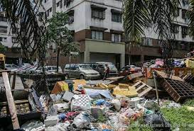 Perumahan biasa adalah perumahan yang berada di perkampungan, bukan di kompleks. Sisa Domestik Di Kawasan Perumahan
