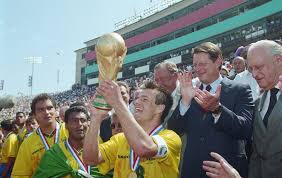 De lá para cá, mantém contrato com a essas camisas de 1994 ficaram encalhadas com o tempo. Brasil X Italia O Jogo Do Tetra Em 1994 Sera Reexibido No Proximo Domingo Pela Tv Globo Selecao Brasileira Ge