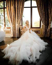 'trei rochii de mireasă, e suficient, nici nu am timp să mă schimb cu toate. Andreea Balan A Facut Nunta Si Botez A Purtat Rochie De Mireasa Cu Mesaje Din Piese Adpm
