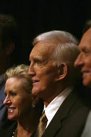 Renowned country music broadcaster Ralph Emery dies at 88