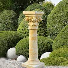 Spiegle sie dein herz und seele in den bezaubernden edelrost säulen wider. Historische Garten Saule Aus Stein Seranda