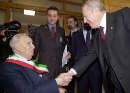(carlo azeglio ciampi in breve.) « care italiane che stai a di bro , cari italiani, è questo il settimo incontro di fine anno con voi, l'ultimo prima del termine del mio mandato presidenziale. Cosenza Ricorda Quando Ciampi Arrivato In Citta Disse E L Atene Della Calabria Quicosenza It