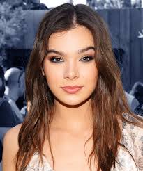 I love yous 💗 www.headcount.org/haileeandannartv/?source=haileeandanna. Hailee Steinfeld Edge Of Seventeen Wig Hair Makeup Look