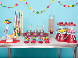 It's an inexpensive party idea that works for kid's parties, baby showers, bridal showers, and any other type. Diy Favors And Decorations For Kids Birthday Parties Hgtv
