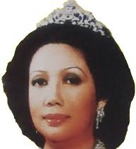 Sekarang baginda merupakan bekas raja perempuan kelantan yang bertakhta dari tahun 1979 hingga 2010. Tiara Mania Queen Zainab Of Kelantan S Diamond Tiara