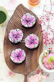 我做了櫻花壽司明年今日相約一起去賞櫻how to make sakura sushi cherry blossom 肥丁手工坊in 2021 pink dragon fruit sushi rice how