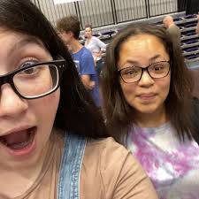 Maddie 🎶 (@girl.with.a.crazy.life)