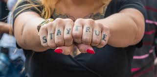 Tatouages Sur Des Doigts Image Stock Image Du Femme 33343741