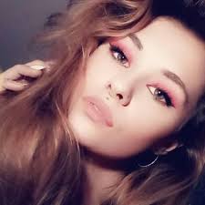 Nicole Swider's Instagram, Twitter & Facebook