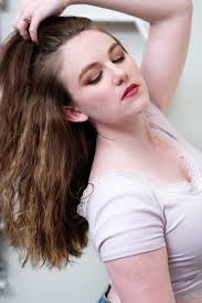 Cheers to a hair stylist near texarkana that specializes in K Tip hair  extensions?