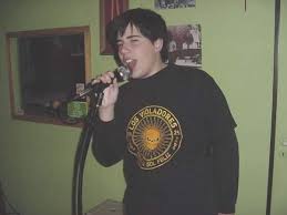 Aparece en la sección «monstruos del rock». Omkhzh Puhidwm