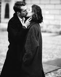 Black And White Kissing Pin Ot Polzovatelya Aseel Ahmed Na Doske Kiss Parnye Fotografii Parnye Portrety Fotografiya Pary