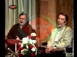 Cenaze namazında en önde saf tutan ünlü oyuncuyu bu acı gününde emel sayın, ara güler, timuçin esen gibi ünlü dostları da yalnız bırakmadı. Mazidekisiz Sinema Munir Ozkul Muruvvet Sim Muthis Hikaye Youtube