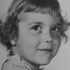 Marvelous singer I remember as a child. We loved her.Where did she disapear  to?