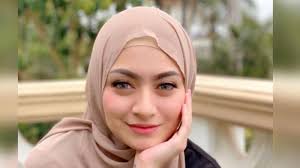 Dan tidak sedikit orang yang tengah mencari informsi video nathalie holscher viral tiktok. Lagi Hamil Nathalie Holscher Punya Peliharaan Baru Seharga Rp 16 5 Juta Sempat Ada Debat Sama Sule Tribun Medan