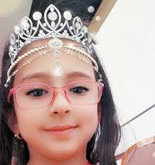 أمي هي من تُشعرني بأنني مَلِكة 👑 . #الأم ماذا تعني لك هذه #الكلمة ؟ ♥️ .  تصوير #جوان_وليليان