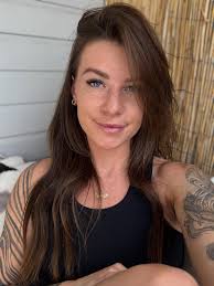 Woke up April 2nd and got an idea… Birthday offer party! So many women  jumping in. Good thing I didn't think about it. Just executed and I'm  having so much fun 🤩