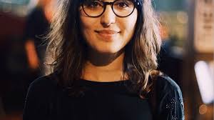 Preferiría trabajar en España de profesora, pero las posibilidades son  ínfimas”