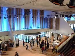 The light gray walls look great with the hall's style. Datei Basel Theater Foyer Jpg Wikipedia