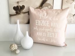 Zusammen mit unserem fotokissen, dem passenden automotiv und ein klein wenig fingerfertigkeit, zauberst du im handumdrehen ein originelles geschenk. Kissen Geschenke Fur Verliebte Mit Namen Spruch Geschenk Hochzeit