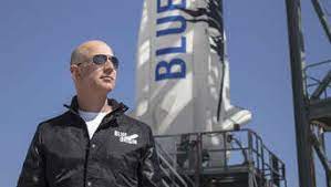Mark bezos, der ihm bis auf die glatze gleicht, seinen «besten freund», wie er sagt. Blue Origin 18 Jahriger Fliegt Mit Jeff Bezos Ins All Person Die 28 Millionen Gezahlt Hat Hat Terminprobleme Panorama
