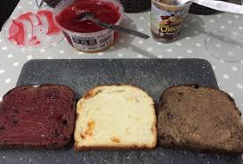 5 lembar roti tawar yang sudah dihilangkan pinggirannya dan dipotong 300 ml susu cair putih Resepi Roti Strawberi Peanut Butter