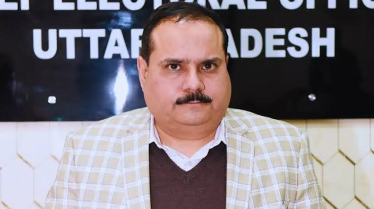 UP में SIR: कांग्रेस नेता ने बताई परिवार का नाम कटने वाली 'सच्चाई', यूपी CEO ने बता दिया समाधान - up sir ghaziabad congress leader reveals truth behind family names removed from voter list up ceo solution - Navbharat Times