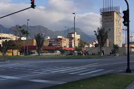 Chapter five, invited voices, includes short articles by some of the key contemporary actors reshaping medellin, including jorge perez jaramillo and alejandro echeverri restrepo, former director of the urban development company. Jose Alejandro Restrepo El Artista Como Productor De Arte Politico