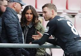 In ihrer freizeit mag julia shopping, lifestyle, instagram, reisen & ihre freundinnen. Sarah Lombardi Wird Sie Von Ihrem Neuen Freund Julian Buscher Nur Benutzt Ein Eiskalter Plan Promiwood