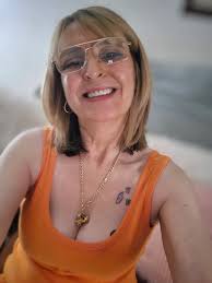 Good night 🌃 threads ✨️ sweet dreams 😴 God bless 🙌 I will chat and say  hello 👋 to as many as possible. I'm tired 🥱 I have had a long day.