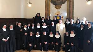 Maica petronia spune ca micile vietuitoare au o viata interesanta, care poate fi comparata cu. Papa La MÄnÄstirea CÄlugÄriÅ£elor De ViaÅ£Ä ClaustralÄ Din Spello Umbria Vatican News