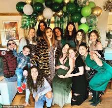 Самые новые твиты от chelsea tyler (@chelstyler): Liv Tyler Celebrates Sister Chelsea S Baby Shower Daily Mail Online