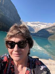 Introduction and photo sharing in Lake Naomi community